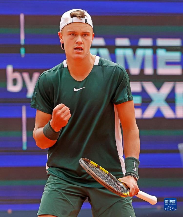 一名具有潜 一名具有潜